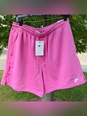 NEW Nike Men’s Bright Pink Cotton Fleece Athletic Shorts with pockets - Size Med